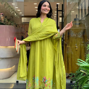 ชุดเซ็ตแฟชั่นสไตล์อินเดียและปากีสถานสำเร็จรูป 3 ชิ้น Fabzone ประกอบด้วยเสื้อสัลวาร์ กางเกงพาลาซโซ และผ้าคลุมไหล่ พร้อมขนเฟอร์เทียมสุดเก๋ - Product Image 1