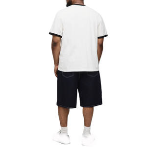 T-shirt pour homme en coton jersey simple, style Ringer, col côtelé contrastant, logo minimaliste, haut streetwear pour marques en gros - Product Image 2