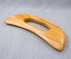 Masseur facial Gua Sha en bois rustique écologique avec artisanat en bois d'acacia massif pour la relaxation musculaire - Cadeau du Nouvel An - Product Image 5