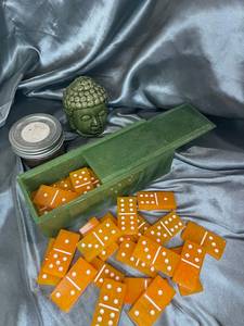 Juego de dominó de resina epoxi hecha a mano con puntos dorados y caja de almacenamiento, regalo artístico coleccionable - Product Image 2