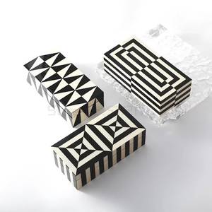Moderna Caja de Joyería Geométrica de Resina Blanca y Negra, Contenedor Rectangular de Madera para Almacenamiento y Decoración del Hogar - Product Image 1
