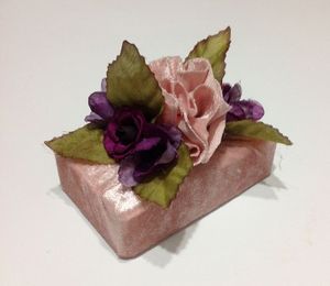 Caja de regalo con flores de rosas, caja decorativa floral, caja de arreglo de rosas hecha a mano, mini cesta de regalo de flores, caja de almacenamiento de rosas artificiales - Product Image 1
