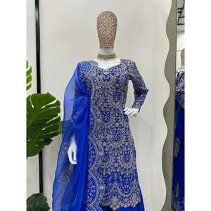 Ensemble haut-bas et dupatta XL de designer avec fil et séquence - Product Image 2