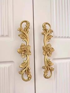Poignée de meuble vintage européenne en laiton doré, motif floral sculpté, bouton multifonction, installation facile - Product Image 1