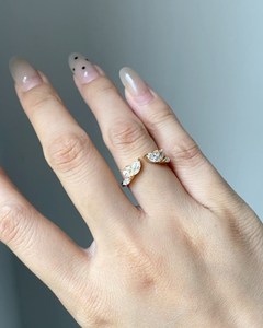 Bague ouverte en diamant marquise 1,5 TCW, bague de fiançailles à grappe de feuilles - Product Image 1