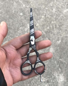 Ciseaux de barbier professionnels en acier inoxydable à lame tranchante, outils de coupe légers de haute qualité - Product Image 1