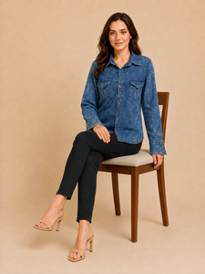 Chemise Femme Premium Bleue Délavée à l'Acide Imprimé Floral Col Rabattu Manches Longues Style Western en Jean Boutonnée Vente en Gros - Product Image 4