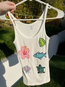Top sin mangas de algodón tejido con cuello en V para mujer, personalizado OEM de primera calidad, con botones y abalorios, forro suave, transpirable, blusa de verano sin mangas con diseño frontal. - Product Image 5