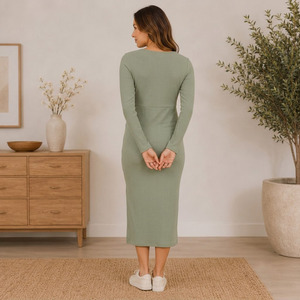Robe de maternité en tricot côtelé avec fente latérale et détails boutonnés, longueur mi-mollet, style fourreau pour femme, idéale pour l'automne - Product Image 3