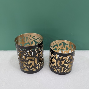 เชิงเทียนทรงกระบอกเหล็กสีดำมีลายใบไม้แกะสลักเชิงเทียนตกแต่งบ้าน - Product Image 3