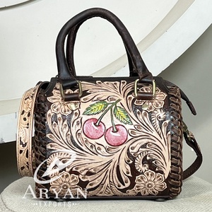 Bolso de Viaje de Cuero Genuino de Gran Capacidad, Estilo Vaquero, con Asa Superior y Correa Cruzada, Diseño Floral Grabado a Mano - Product Image 1