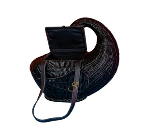 Panier de rangement en rotin noir de luxe en forme de cygne, sac bandoulière élégant en osier tressé à la main et organisateur de bureau - Product Image 3