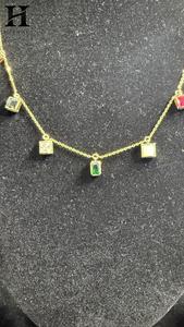 Collier chaîne de luxe multicolore avec breloques pendantes en pierres précieuses et serti arc-en-ciel pour femme - Product Image 5