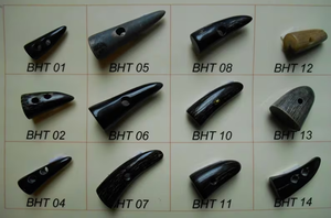 Cierre de cuerno natural duradero y ecológico con dos agujeros, técnica pulida, moderno, para creaciones de joyería hecha a mano - Product Image 3