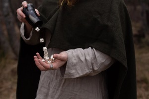 Dados de Cuerno de Búfalo Cuadrados Pulidos Naturales de ILAHI, Ecológicos, con Patrones Únicos, para Amantes de la Religión, Feng Shui, Juegos de Rol y Mesa - Product Image 2