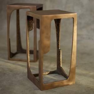 Mesa Auxiliar Metálica Multifuncional con Estructura Minimalista y Construcción Robusta para Uso Residencial y Comercial - Product Image 1