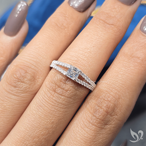 แหวนเพชรทรง Asscher 0.5 กะรัต ฝังเพชรแบบ Split Pave วงแหวนทองคำขาว 10K รับรองโดย IGI แหวนหมั้น - Product Image 5