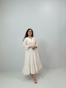 Robe longue blanche brodée à col en V, manches trois-quarts, coupe classique, décontractée, 100 % coton respirant, simple, unie, faite à la main - Product Image 3