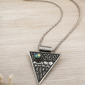 Pendentif Obsidienne et Labradorite avec serti clos, fait main en laiton et argent oxydé, unisexe, style gothique tribal géométrique, bijou statement - Product Image 5