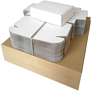 Boîte d'expédition en carton ondulé personnalisée avec logo 23*16*5CM, gaufrage, revêtement UV, lamination brillante, matériaux recyclés pour l'emballage de cadeaux - Product Image 1