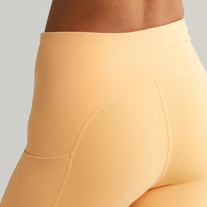 Shorts Deportivos de Nailon y Spandex Personalizados al por Mayor para Mujer, Fabricante de Shorts para Correr, Yoga, Gimnasio y Entrenamiento - Product Image 3