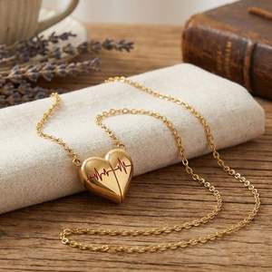 Collar Minimalista de Acero Inoxidable con Colgante de Corazón Dorado, Joyería de Moda - Product Image 4