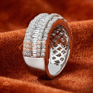 แหวนเพชรสามแถวเงินแท้ 18K สุดหรู |   แหวนเพชรทรงบาแกตต์แนวตั้งและทรงกลมเจียระไนแบบบริลเลียนท์ เพชรเพาะเลี้ยงในห้องปฏิบัติการ | - Product Image 4