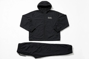 Ensemble de survêtement coupe-vent sportif noir tissé 240g pour homme, avec veste à capuche entièrement zippée et pantalon en polyester, mode hiver, vente en gros - Product Image 3