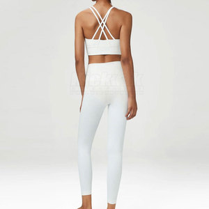 Ensemble de yoga léger pour femme avec motif uni, logo frontal, tissu extensible, respirant, séchage rapide, 2 pièces pour le yoga et le fitness - Product Image 2