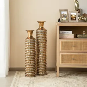 Nouveau vase à fleurs en métal fait main, tendance mondiale, support floral de luxe haut de gamme pour la maison, l'hôtel, le restaurant, les événements et la vente en gros - Product Image 1