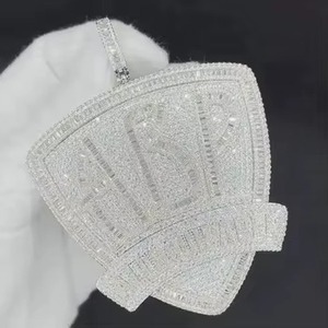 Pendentif en forme de bouclier avec strass en cristal, alliage de zinc plaqué argent 925, style classique, bijou unisexe, cadeau - Product Image 1