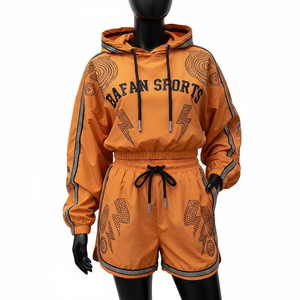 Conjunto de pantalones cortos cortavientos para mujer, tela ligera de poliéster a prueba de viento, top con capucha, pantalones cortos, logotipo personalizado, conjunto de pantalones cortos para mujer, talla grande - Product Image 6