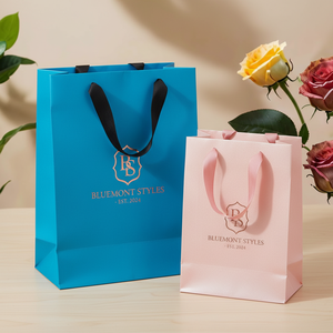 Sacs en papier laminé blancs écologiques de luxe Coach avec marquage personnalisé pour la promotion de la mode, du commerce de détail et des supermarchés - Product Image 2