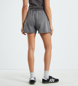 Pantalones cortos de verano personalizados para mujer, de algodón French Terry, con efecto desgastado ácido, costuras de alta calidad, con cordones y doble lavado. - Product Image 4