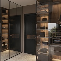 Lemari Pakaian Walk-in Kustom Modern Berbahan Kaca dengan Veneer Walnut, Dilengkapi Penyimpanan di Pulau Tengah dan Zona Gantungan untuk Perencanaan Tata Letak Kustom