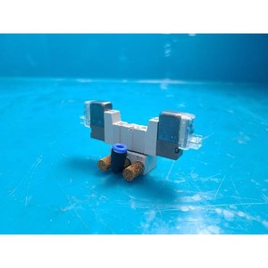 Vanne solénoïde 3 ports SMC SYJ3140-5LZ-M5, utilisée comme pièce détachée pour équipement semi-conducteur d'occasion - Product Image 2