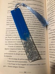 Marcapáginas de Resina Hecho a Mano Personalizado, Marcador de Páginas Creativo con Diseño Artístico, Accesorio de Lectura Duradero para Estudiantes y Lectores - Product Image 3