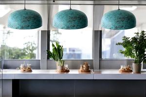 Lámpara colgante de cúpula hecha a mano con pátina azul, de cobre puro, para interiores modernos y vintage, accesorio de iluminación de cúpula personalizado. - Product Image 3