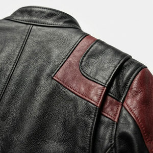 Chaqueta de Cuero Atemporal para Hombre con Líneas Limpias, Material Duradero y un Atractivo Urbano y Elegante - Product Image 4