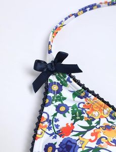Conjunto de Bikini de 2 Piezas con Estampado Floral para Mujer, Escote Pronunciado con Logotipo en la Parte Delantera, Braguita Brasileña, Spandex, Poliéster Elástico, Corte Regular - Product Image 4