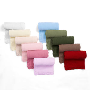 ผ้าห่มเด็กถักนิตติ้งแบบรักษ์โลก น่ารัก สีแดงล้วน สำหรับฤดูใบไม้ผลิและฤดูใบไม้ร่วง ใช้ในบ้าน รูปทรงสี่เหลี่ยมผืนผ้า ทำจากผ้าฝ้าย พับเก็บได้ เหมาะสำหรับเป็นของขวัญ - Product Image 2