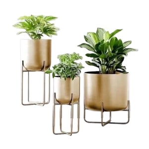 Macetero de Metal de Diseño Moderno con Soporte, Acabado Dorado, para Decoración del Hogar y Exteriores, Macetero Redondo para Flores - Product Image 1
