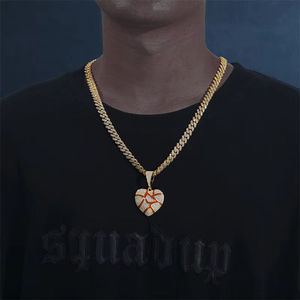 Pendentif en forme de cœur plaqué argent avec motif de basket-ball rouge, micro-incrustation de cristaux de strass, bijoux de mode hip-hop pour hommes, cadeau - Product Image 2