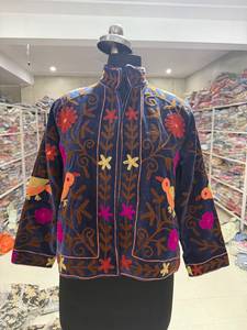 Chaqueta de terciopelo floral bordada a mano para mujer, manga larga, cierre de cremallera, estilo étnico de otoño, regalo para ella - Product Image 1