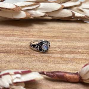 Anillo llamativo de piedra lunar arcoíris, estilo tribal vintage para mujer, joyería de plata con relleno de oro de 18K, acabado en plata oxidada, para fiesta - Product Image 3