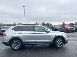Volkswagen Tiguan <span class=keywords><strong>SE</strong></span> 4 portes SUV (2.0L 4 cylindres Turbo 8A) légèrement utilisé, modèle <span class=keywords><strong>2020</strong></span> - Product Image 3