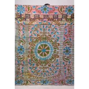 ผ้าคลุมเตียงลายดอกไม้สไตล์โบฮีเมียน ลาวินาส คันธา ซูซานี ปักลายด้วยมือ ทำจากผ้าฝ้ายวินเทจ เป็นมิตรกับสิ่งแวดล้อม ซักได้ ใช้ได้ทุกฤดู ผลิตในอินเดีย - Product Image 1