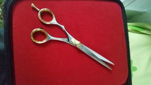Ciseaux de coiffure professionnels en acier inoxydable japonais doré avec logo personnalisé pour salon de coiffure, vente en gros - Product Image 2