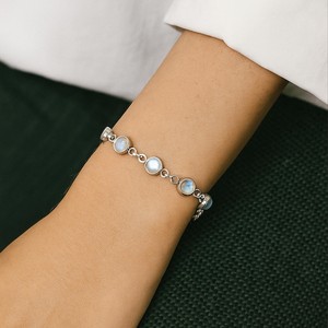 Pulsera de piedra lunar arcoíris hecha a mano, piedra de nacimiento de junio, joyería de plata de ley con gemas, elegante regalo para mujeres - Product Image 4