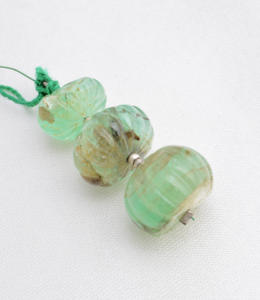 Esmeralda natural tallada en forma de sandía, 3 piezas para la elaboración de joyería fina - Product Image 3